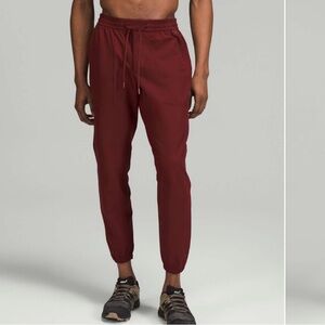 Lululemon License to Train Jogger Red Merlot size Small